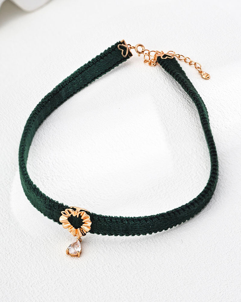 Emerald Velvet Radiance Choker