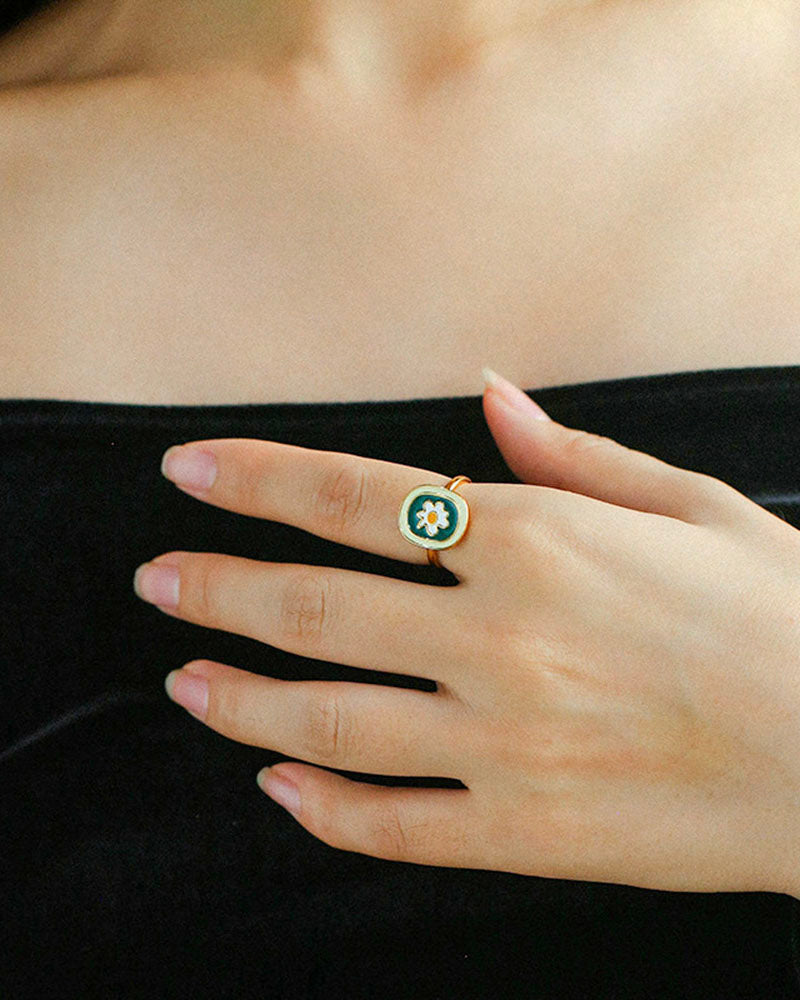 Enamel Glaze Daisy Ring