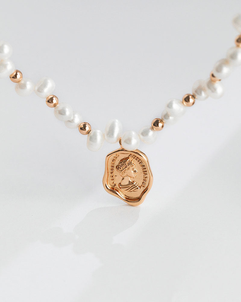 Queen Coin Pendant Pearl Beaded Necklace