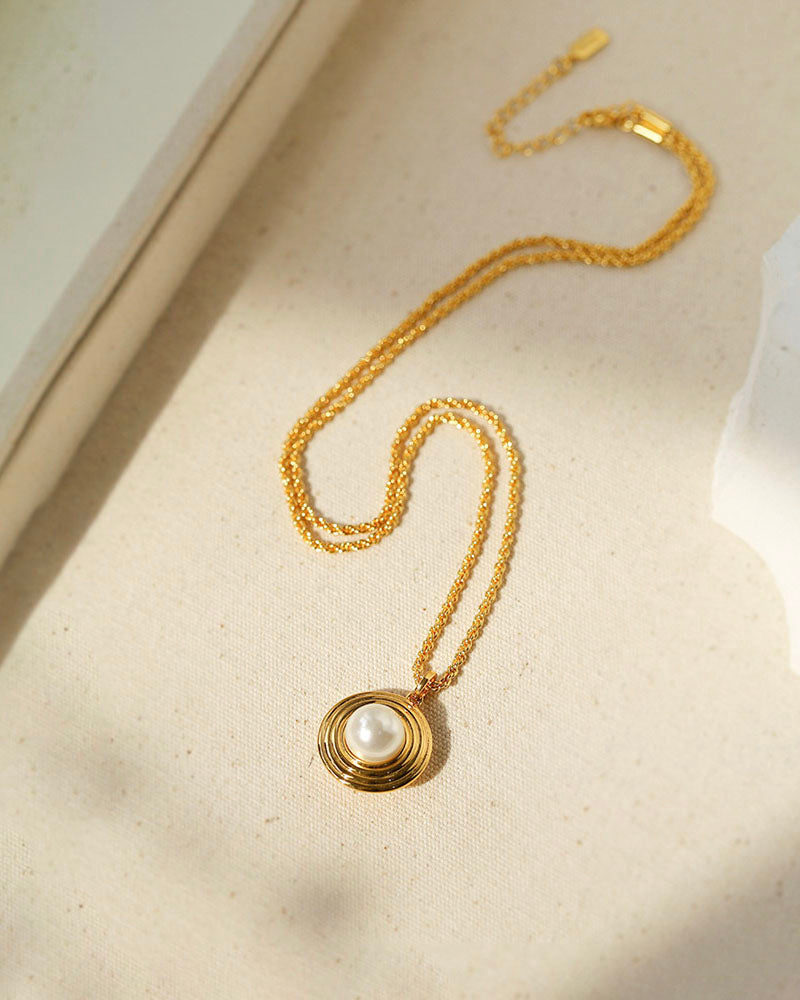 Saturn Halo Pendant Necklace