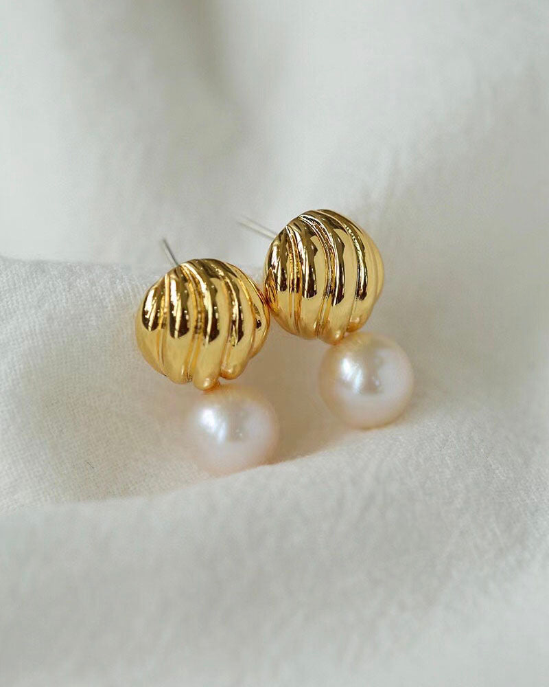 Shell Pearl Stud Earrings