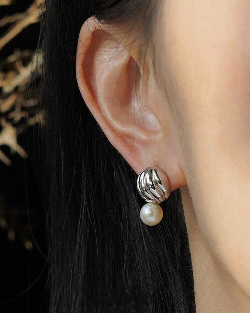 Shell Pearl Stud Earrings